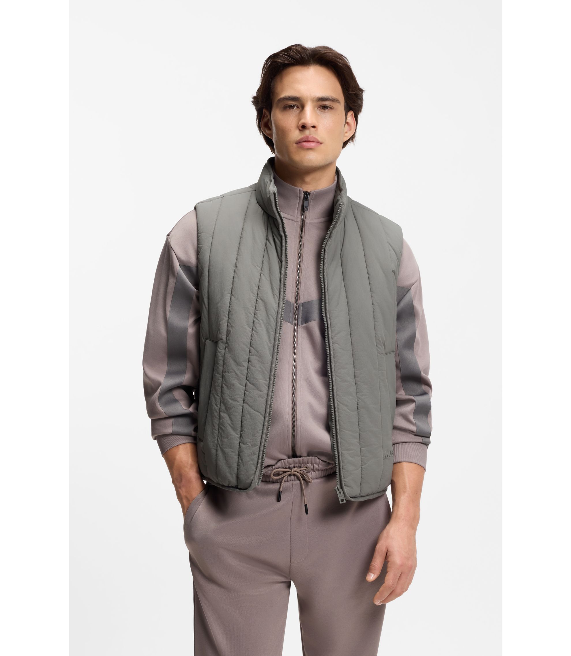 Weste mit vertikaler Steppung und Logo-Detail