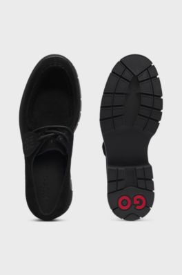 Su&egrave;de derbyschoenen met afneembaar logoplaatje, Zwart