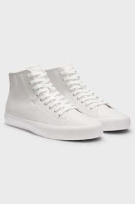 Sneakers i imiteret l&aelig;der med h&oslash;j kant og kornet tekstur, Hvid