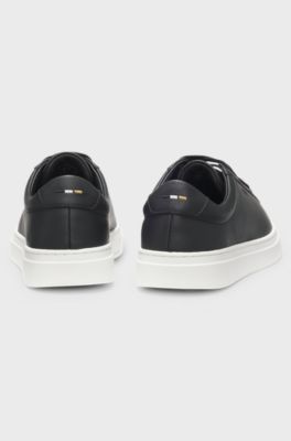 Sneakers in pelle con suola in gomma, Nero
