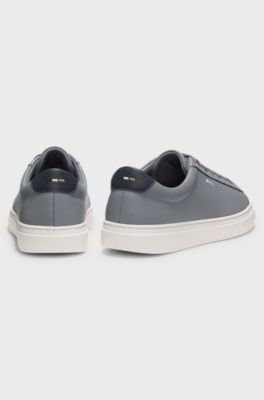 Ledersneakers mit Gummisohle, Grau