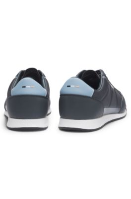 Deportivas de diferentes materiales con leng&uuml;eta trasera en contraste, Azul oscuro