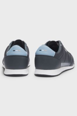 Sneakers in materiali misti con tallone a contrasto, Blu scuro