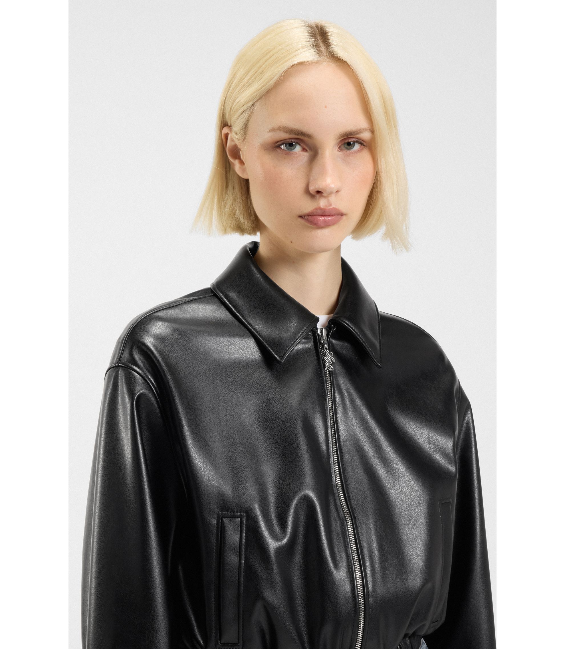 HUGO - クロップドジャケット フェイクレザー エンボスバックロゴ