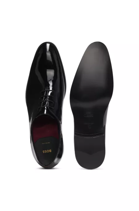 Oxford shoes in patent leather