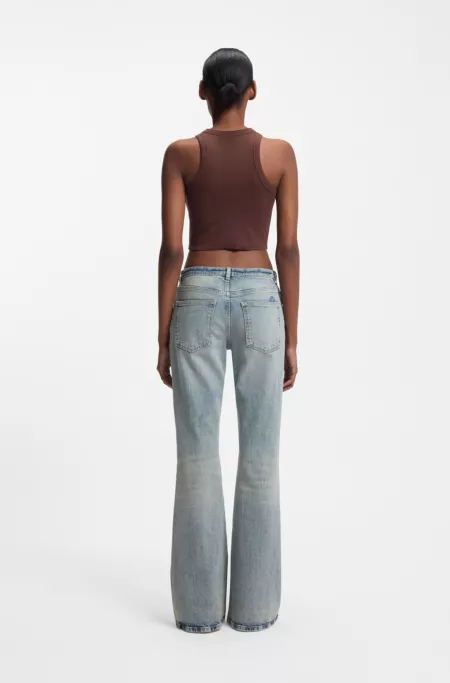 Ausgestellte Jeans aus getöntem blauem Denim