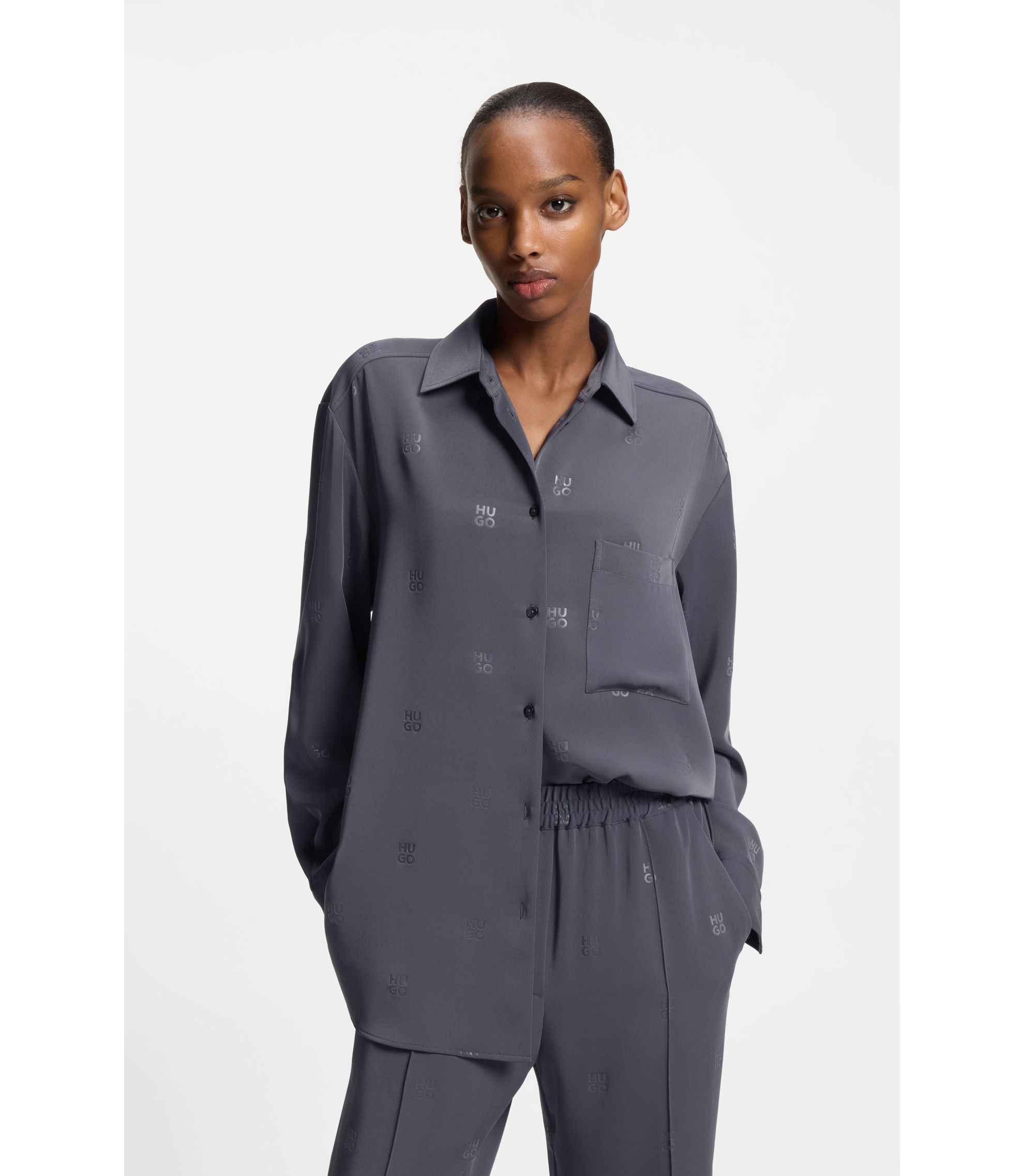 Oversized Bluse mit Stack-Logos