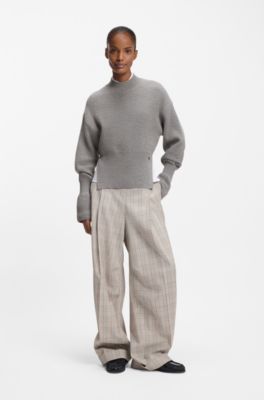 Pull en laine vierge avec &eacute;pingle monogramme Double B amovible, Gris