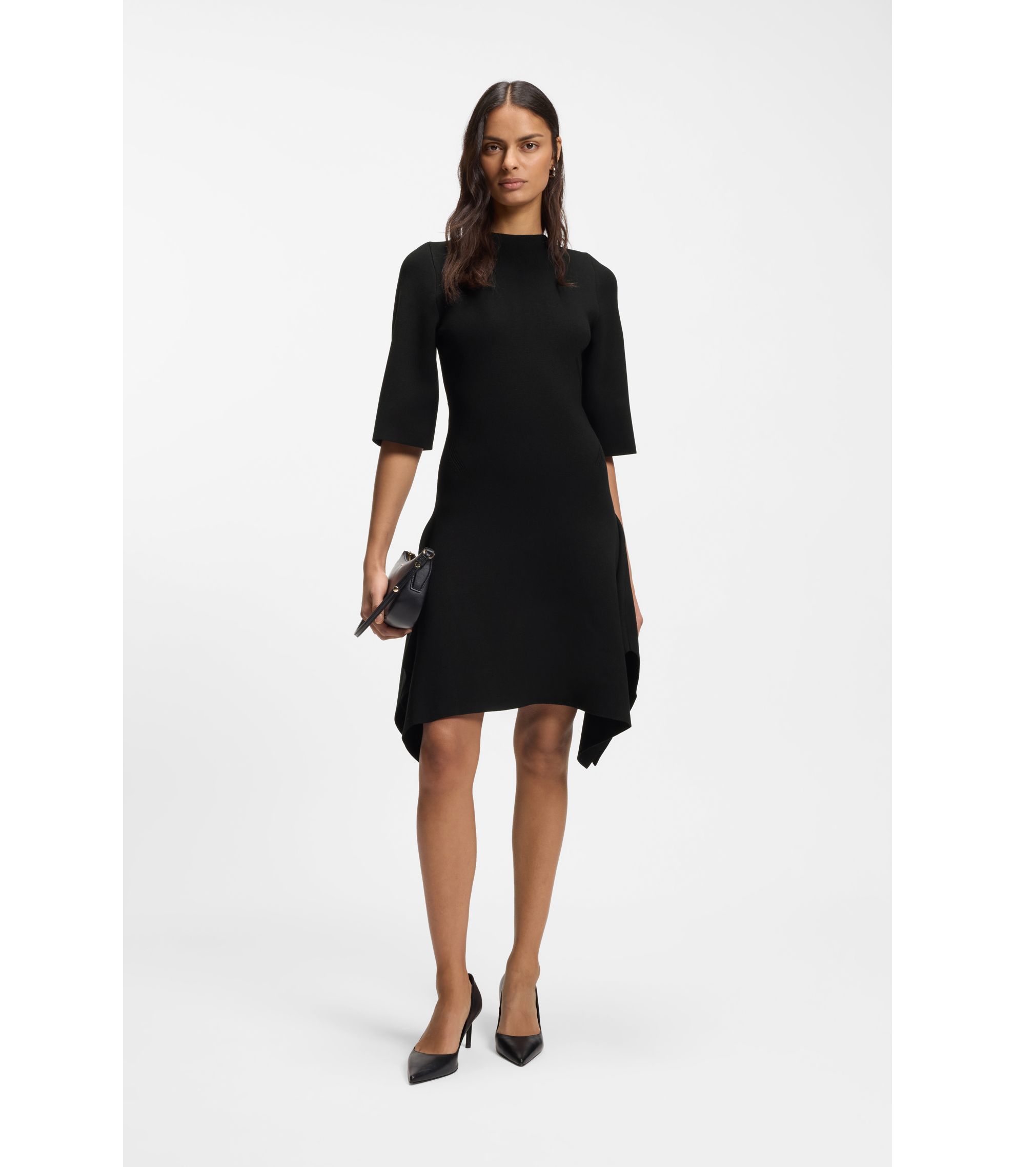 Strickkleid mit geformtem Saum