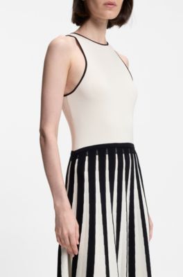 Strickkleid mit zweifarbigem Plissee-Rock, Wei&szlig; / Schwarz