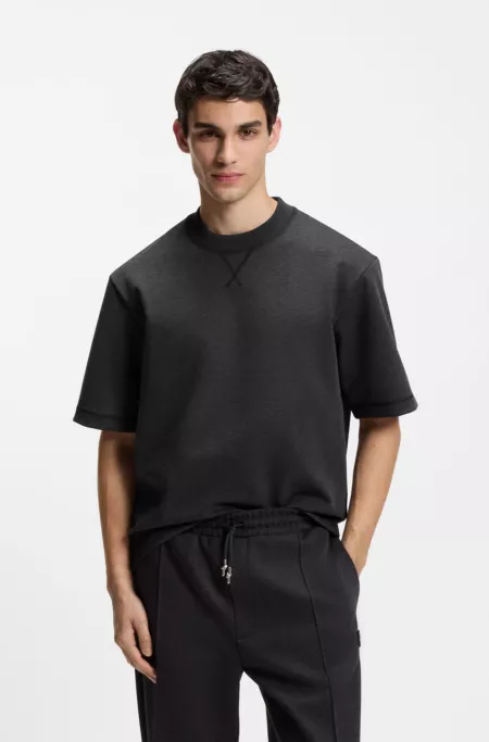 Relaxed-fit T-shirt with overlock stitching