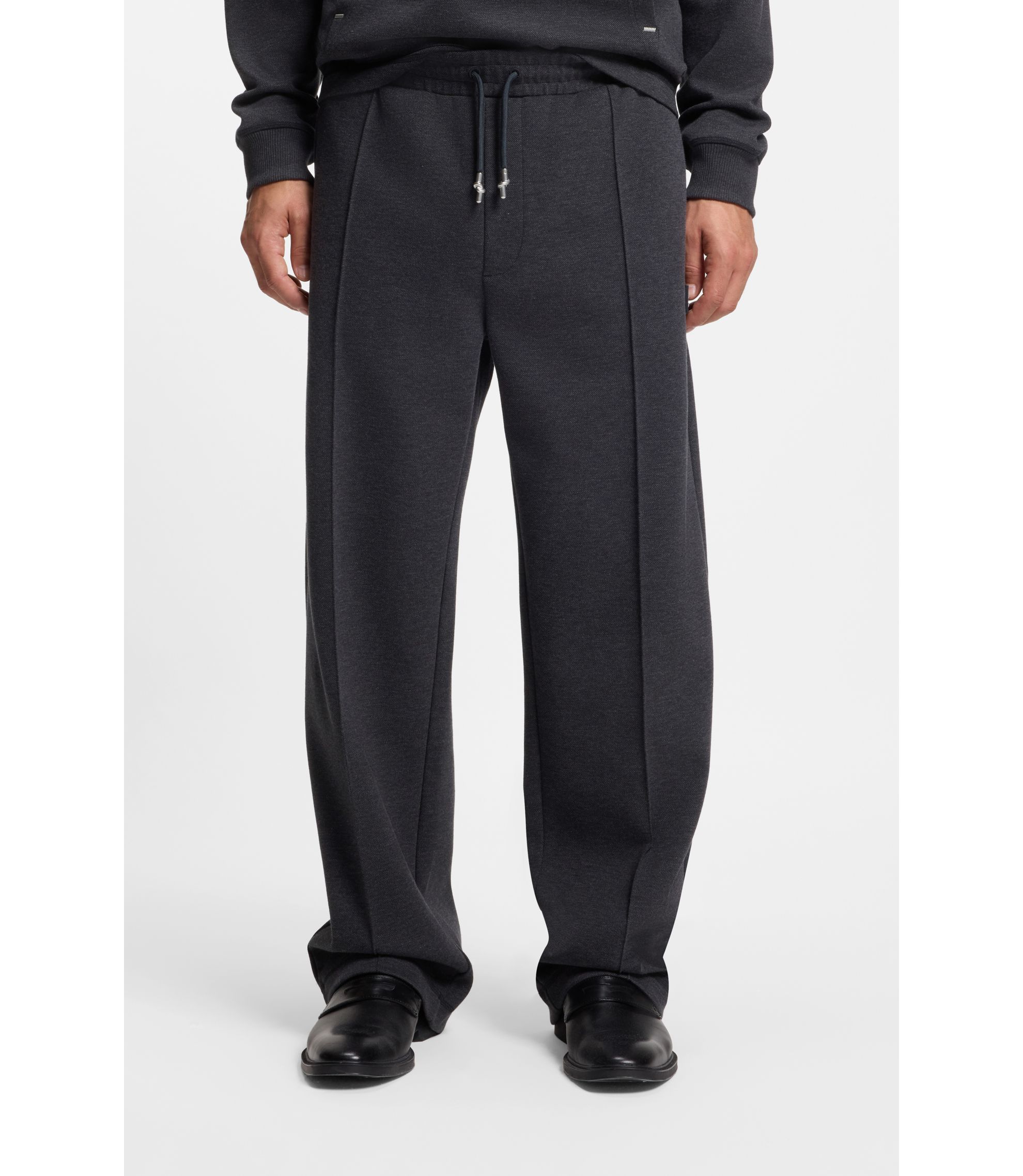 Relaxt geschnittene Jogginghose mit Biesenfalten
