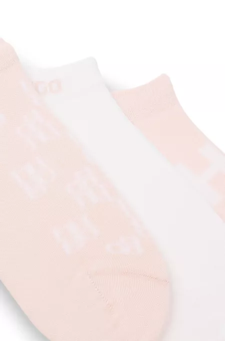 Three-pack of ankle-length socks with logo details