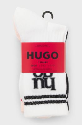 Pakke med tre par korte ribstrikkede str&oslash;mper med stablede logoer, M&oslash;nstret