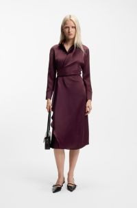 Robe mi-longue en satin drapé, Rouge sombre