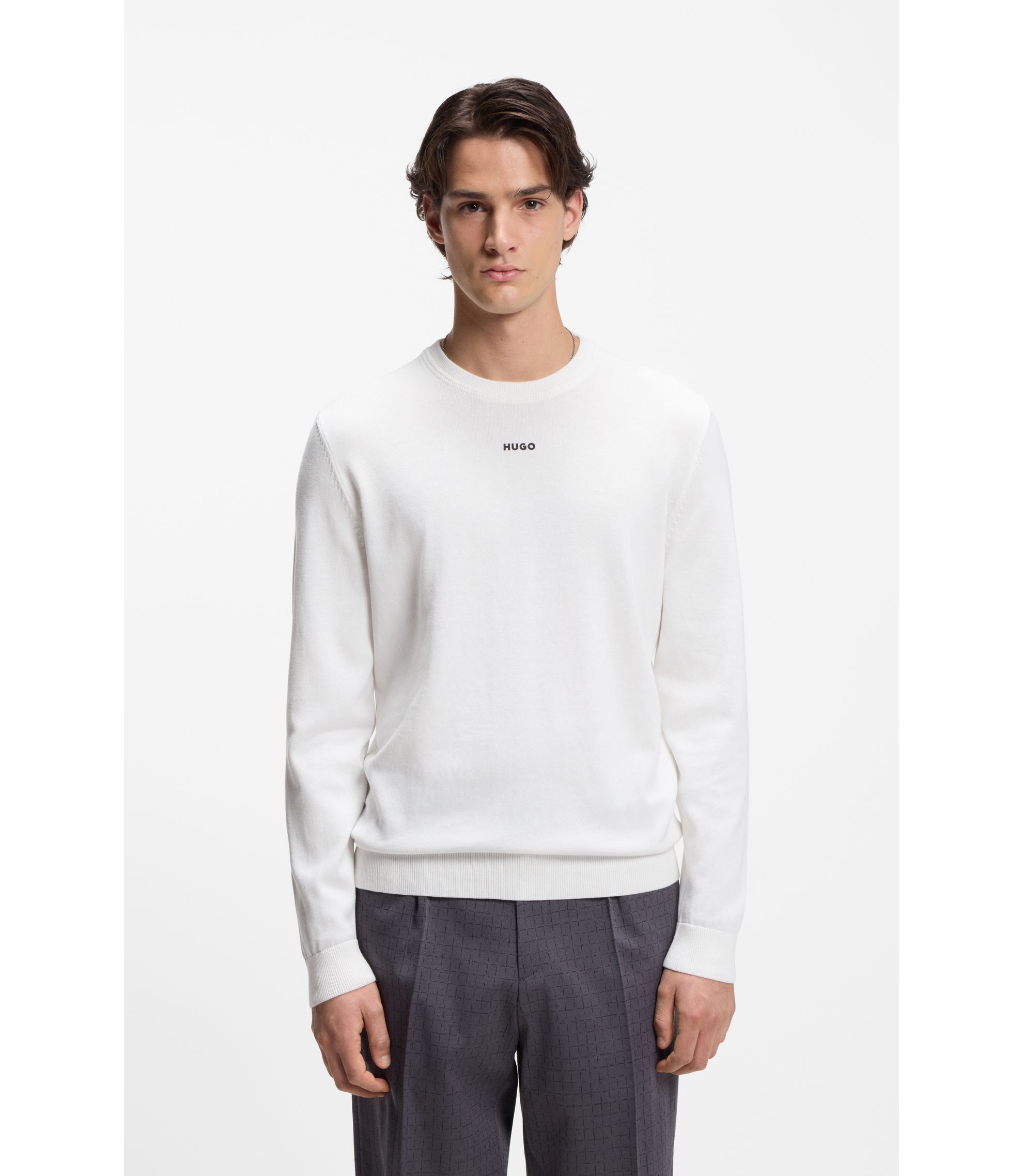 Slim-Fit Pullover aus Baumwolle mit Logo-Detail