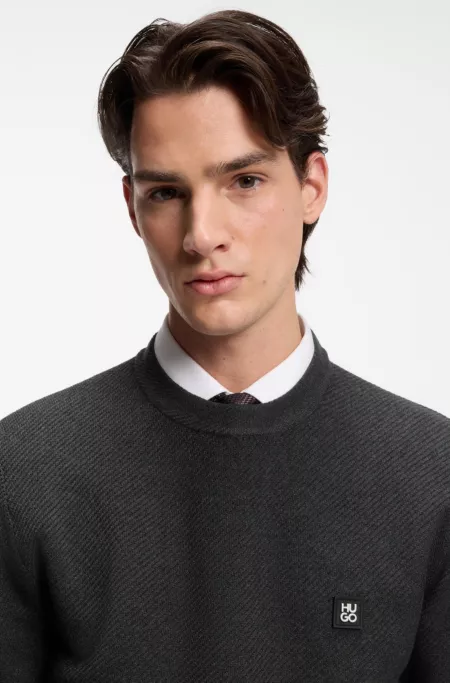 Pull en maille avec logo revisité