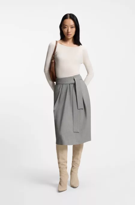 Pleat-front skirt with belt