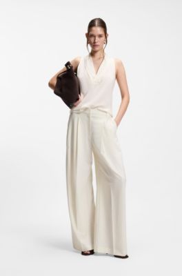 Sleeveless blouse in sandwashed silk with V neckline, Natural