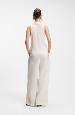 Sleeveless blouse in sandwashed silk with V neckline, Natural