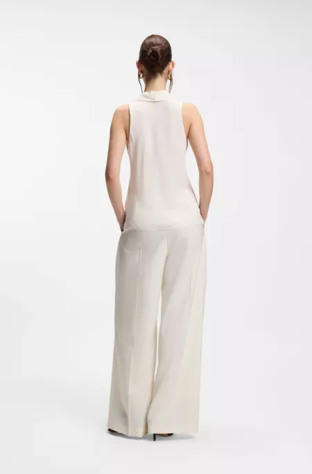 Sleeveless blouse in sandwashed silk with V neckline