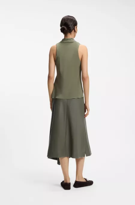 Sleeveless blouse in sandwashed silk with V neckline