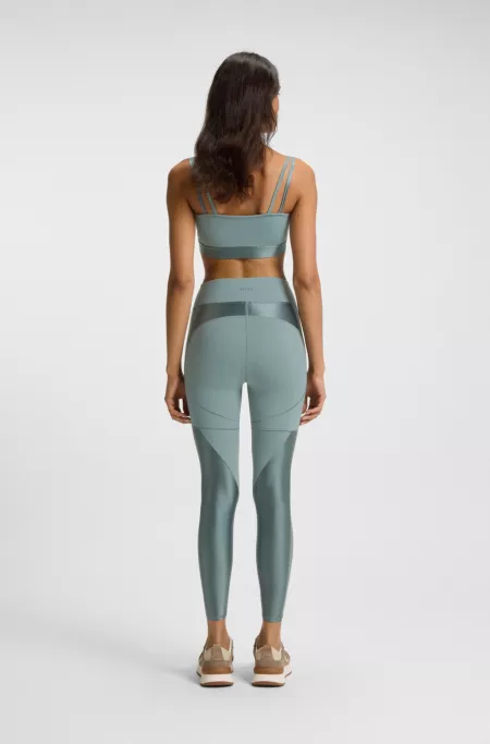 Active leggings with mesh inserts