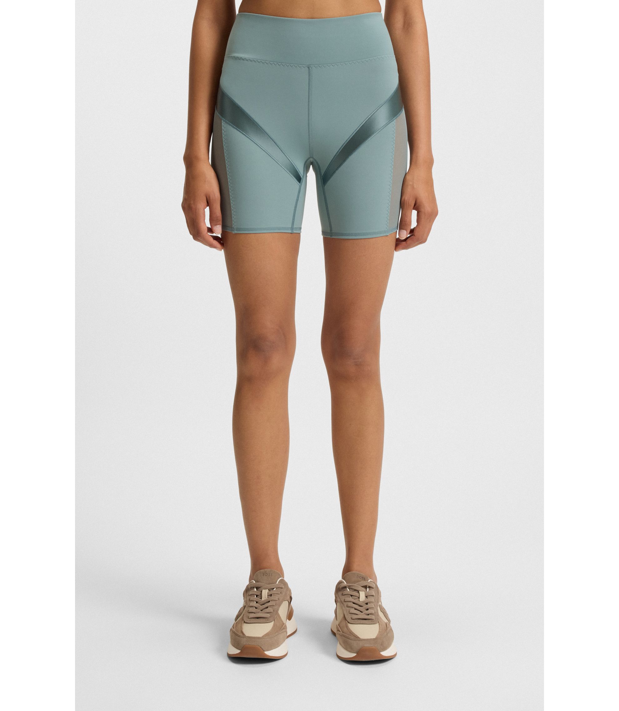 Sportive Cycling-Shorts mit hohem Bund und Mesh-Einsätzen