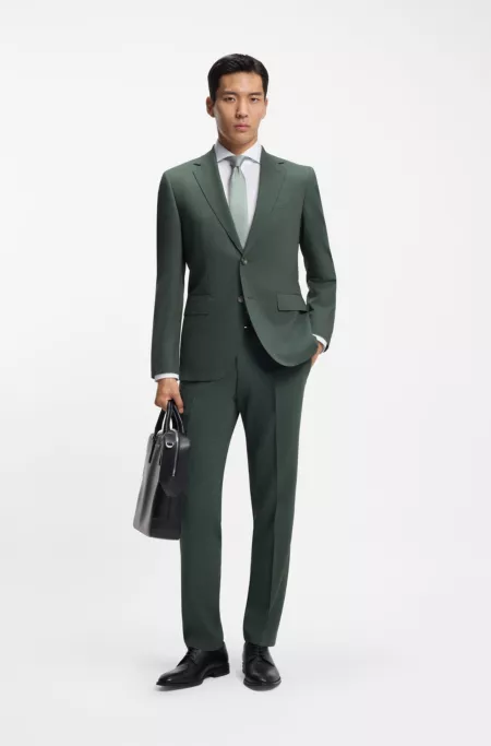 Easy-care suit in stretch cloth with wool