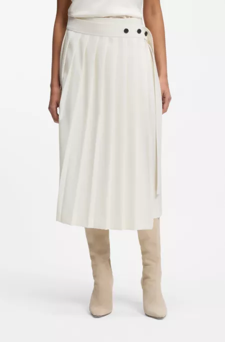 A-line pleated skirt in a wool blend
