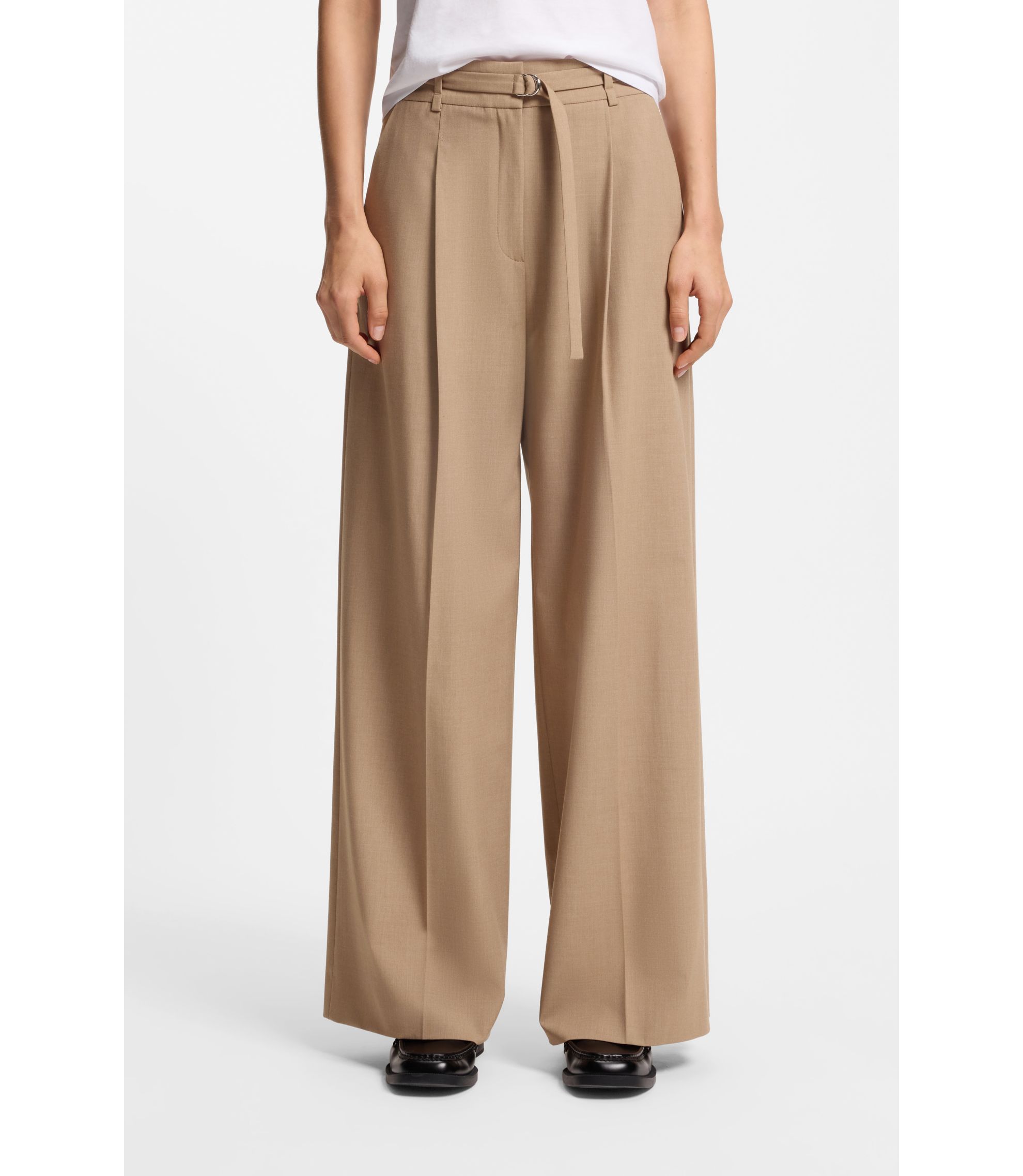 Bundfaltenhose mit Gürtel