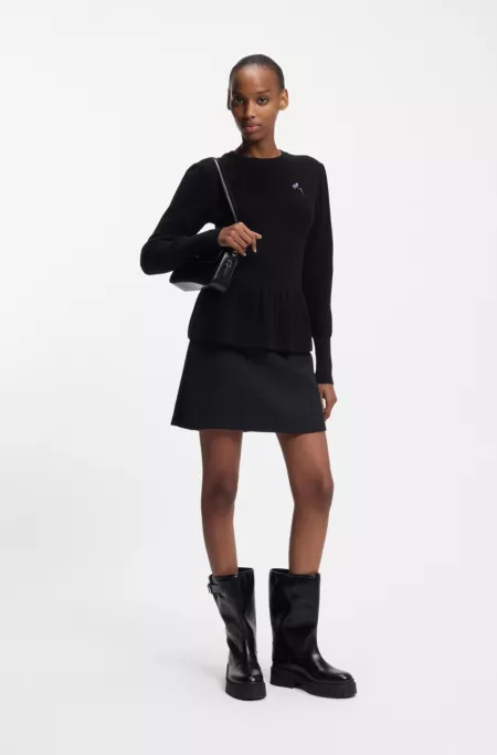 Cotton sweater with detachable floral brooch