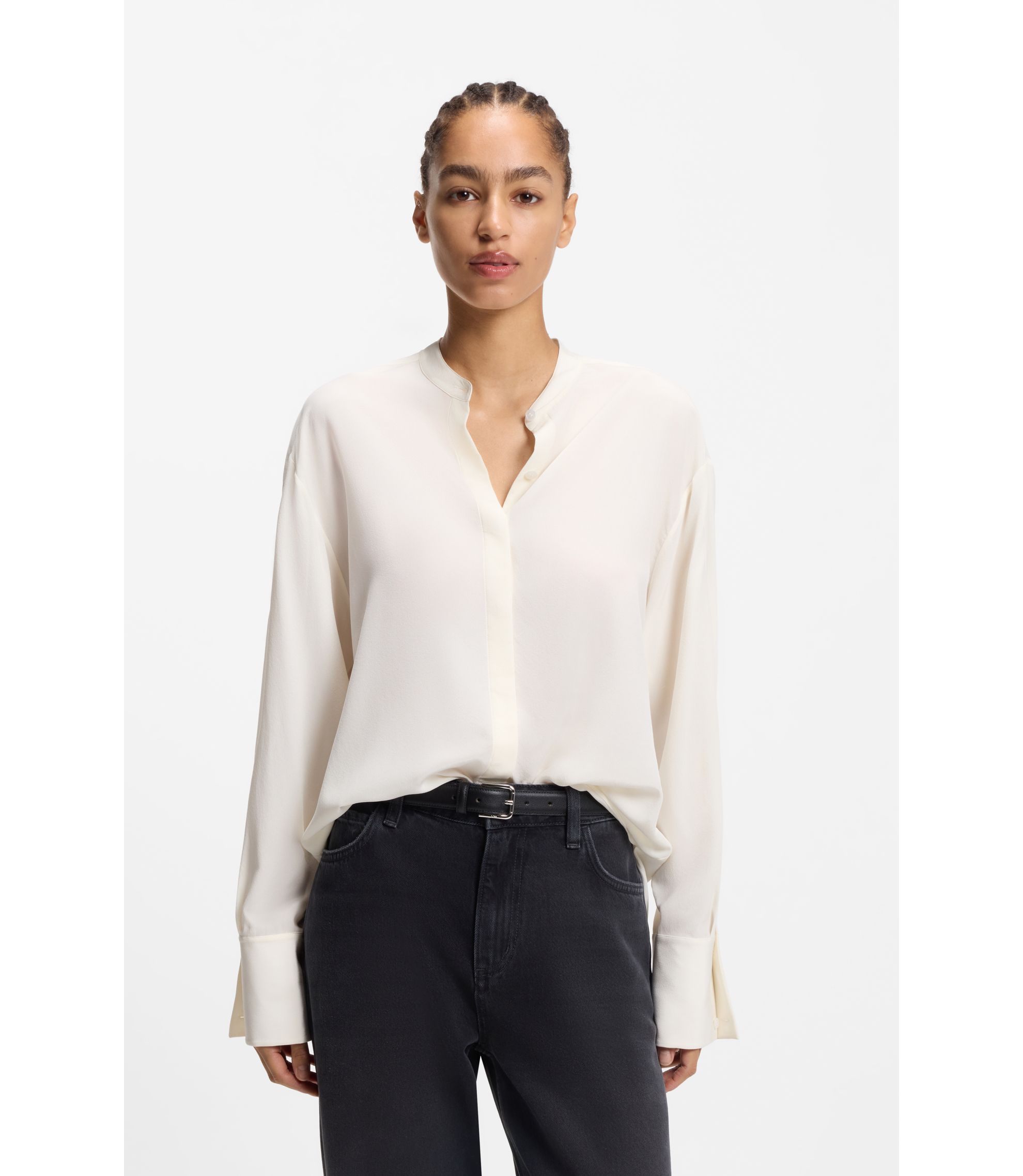 Regular-Fit Bluse aus sandgewaschener Seide mit verstellbaren Manschetten