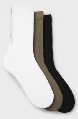 Paquete de tres pares de calcetines de largo est&aacute;ndar con cinta con estructura, Negro / Blanco / Beige