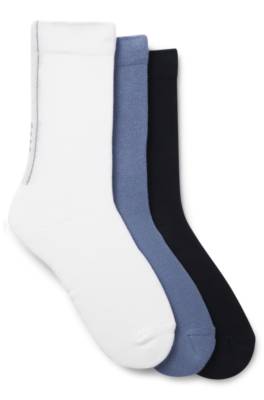 Three-pack of regular-length socks with structured tape 1