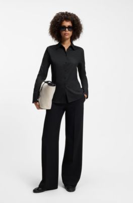 Slim fit skjorte i strygelet twill af bomuldsblanding, Sort