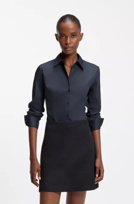 Blusa slim fit de sarga de algodón de planchado fácil