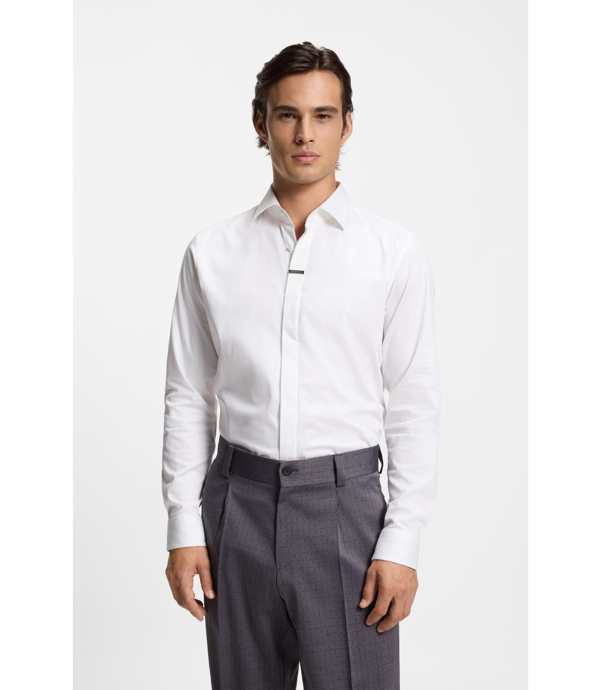Modern-Fit-Hemd aus Stretch-Baumwolle mit verdeckter Knopfleiste