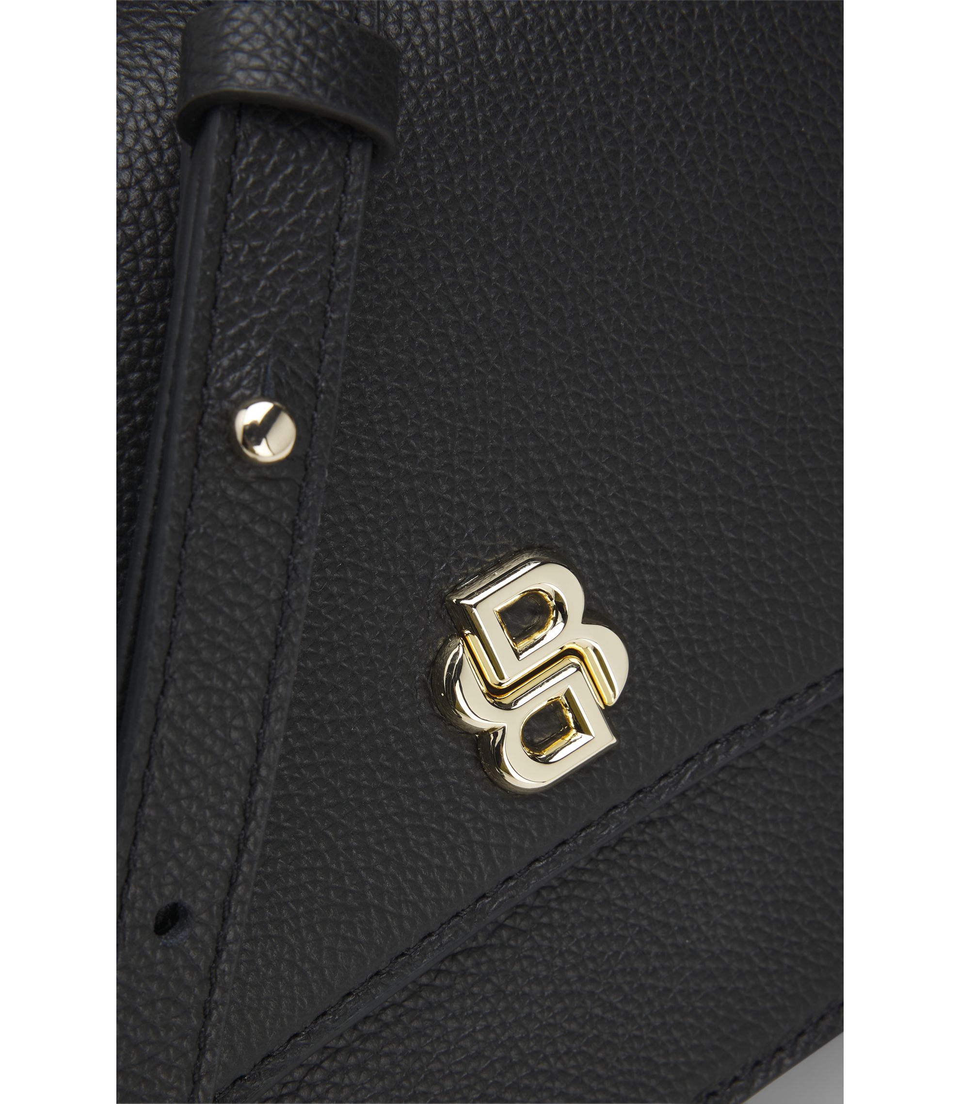 【極美品】nouer ヌエール　レザー　クロスボディバッグ　ブラック ヌエール nouer レザーライクマルチポケットボディバッグ