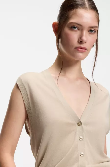 Knitted waistcoat with merino wool