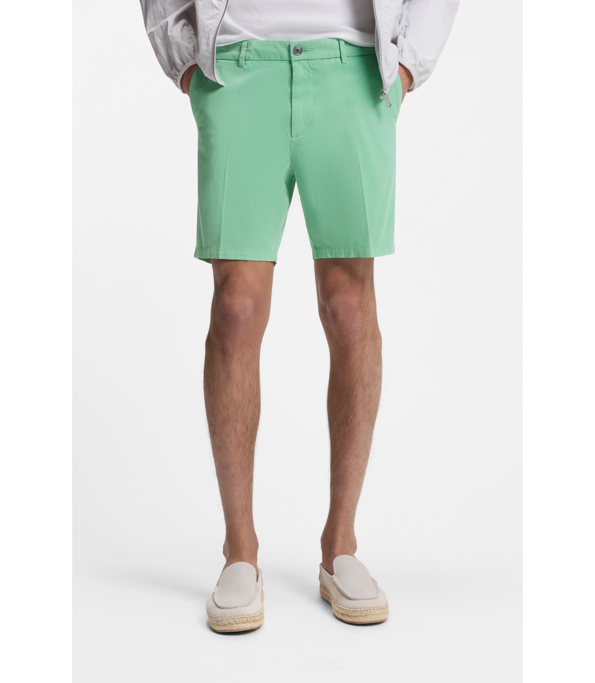 Modern-Fit Shorts aus Stretch-Baumwolle mit Twill-Struktur