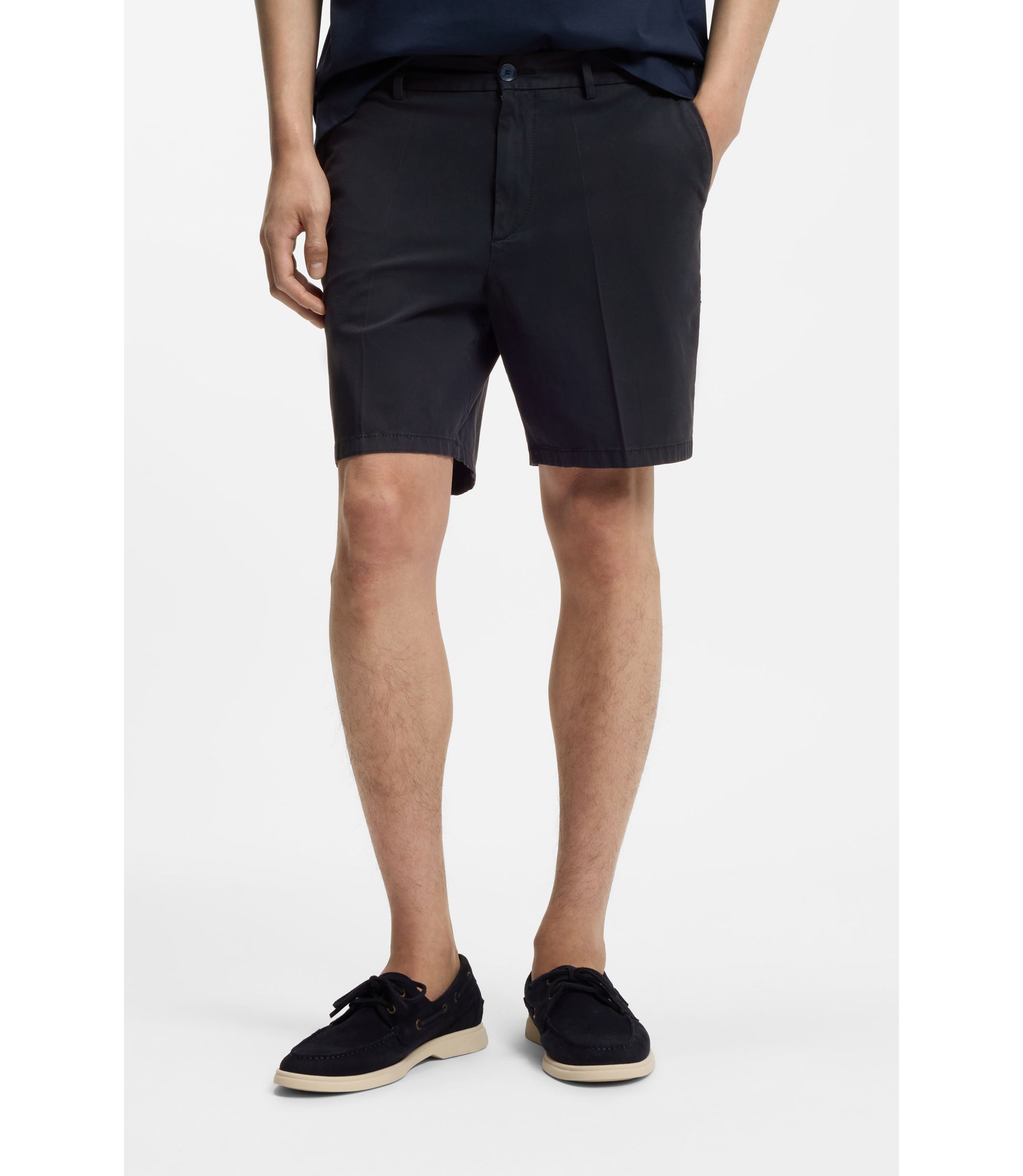 Modern-Fit Shorts aus Stretch-Baumwolle mit Twill-Struktur