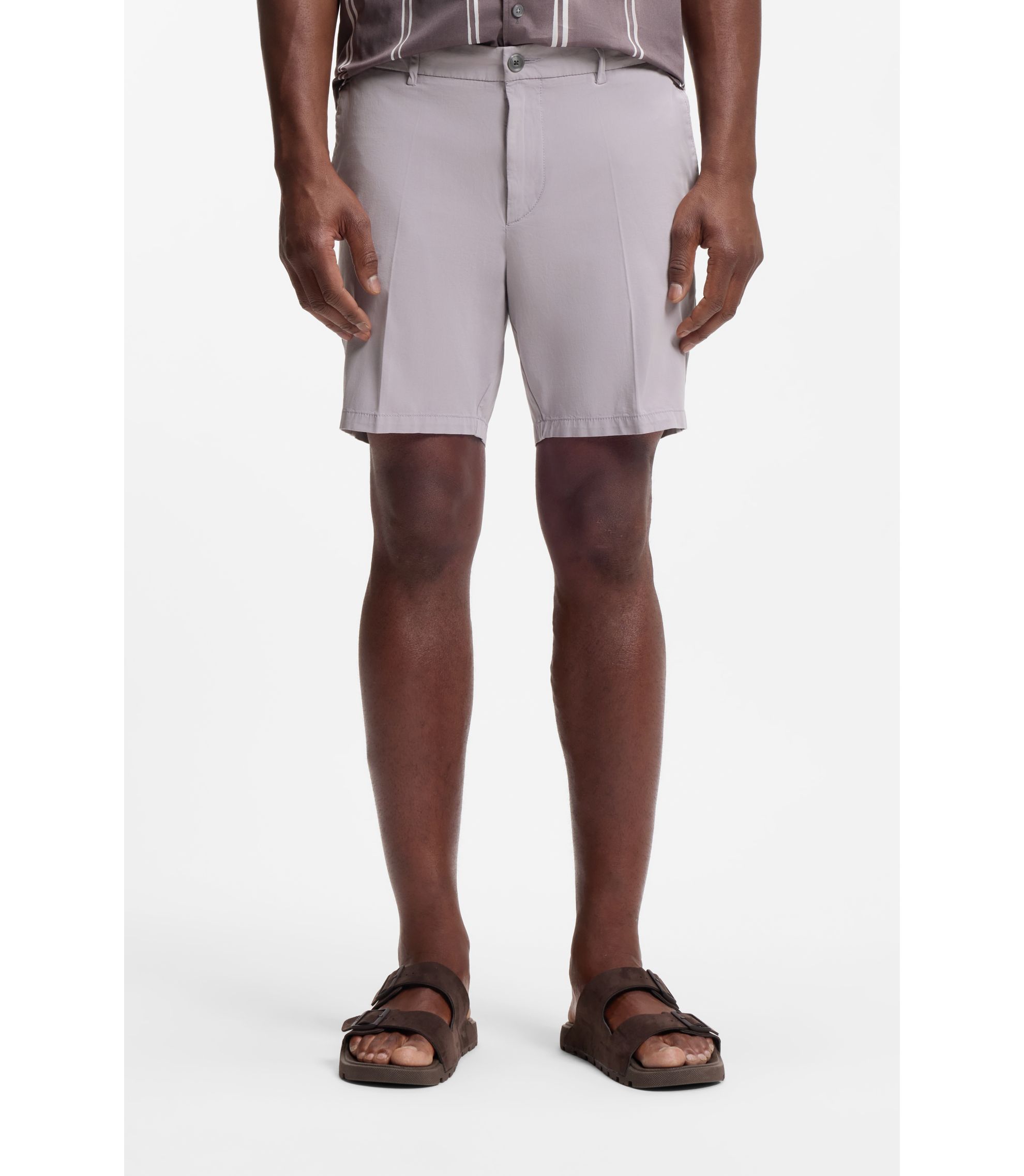 Modern-Fit Shorts aus Stretch-Baumwolle mit Twill-Struktur
