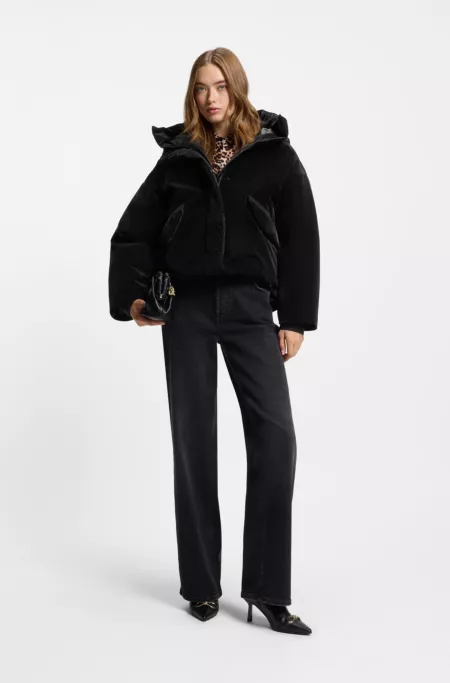 Water-repellent jacket with elasticated logo cuffs