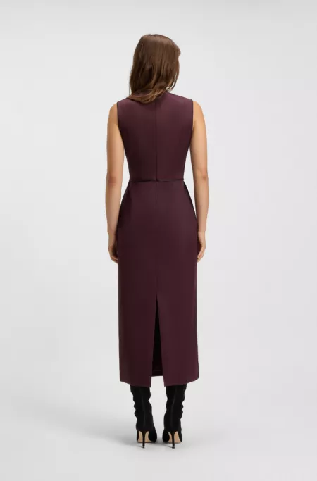 Robe en laine vierge avec taille passepoilée