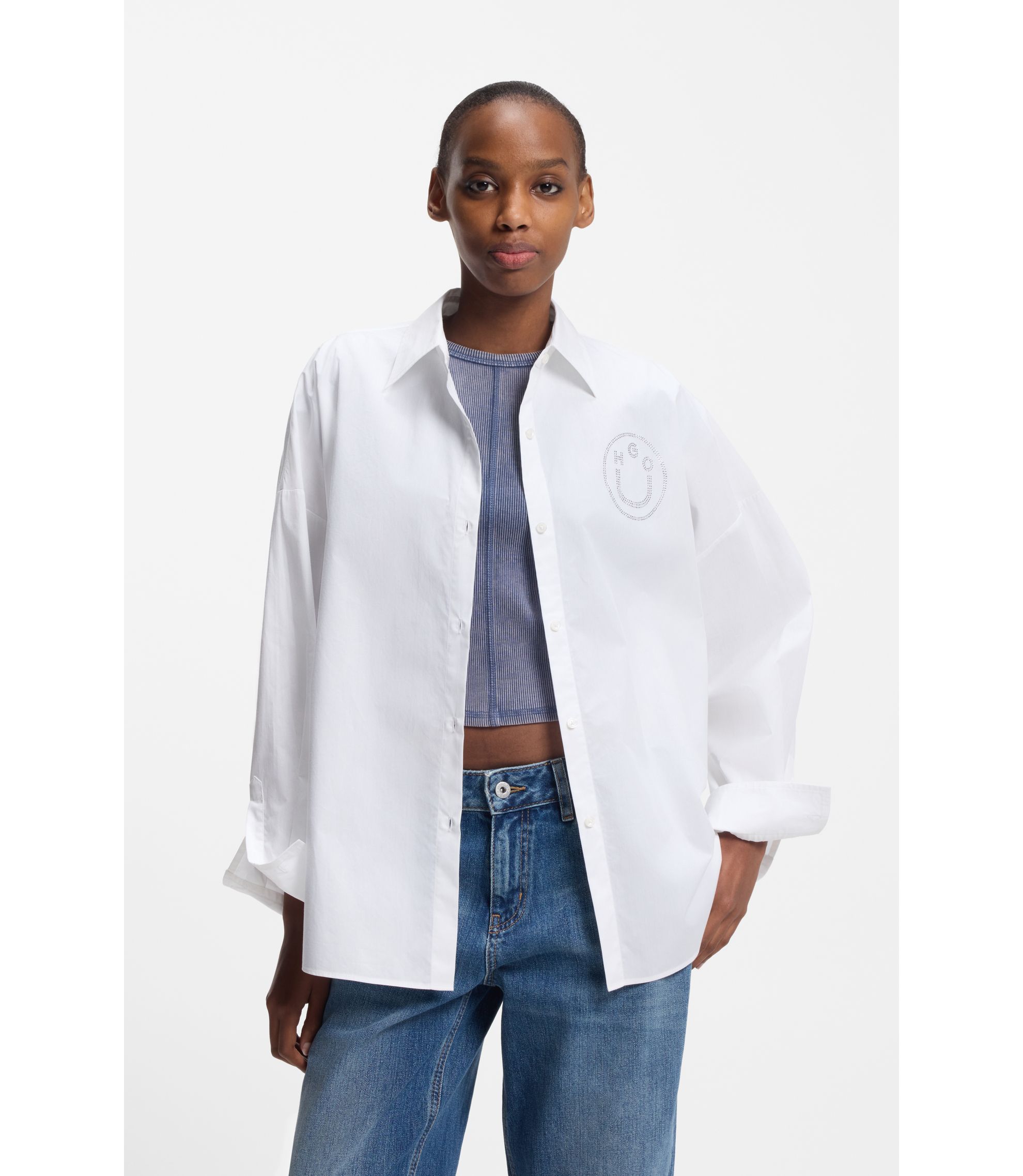 Oversized Bluse mit Happy HUGO Logo aus Strasssteinen