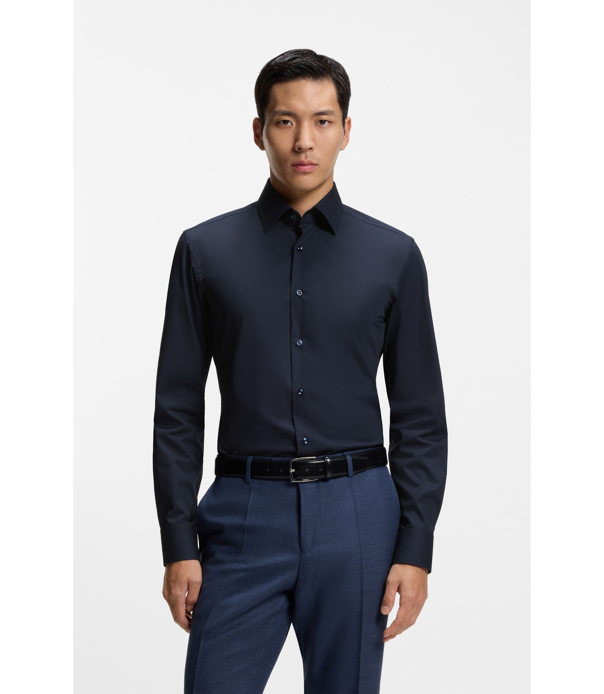 Slim-Fit Hemd aus elastischer Baumwoll-Popeline mit bügelleichtem Finish