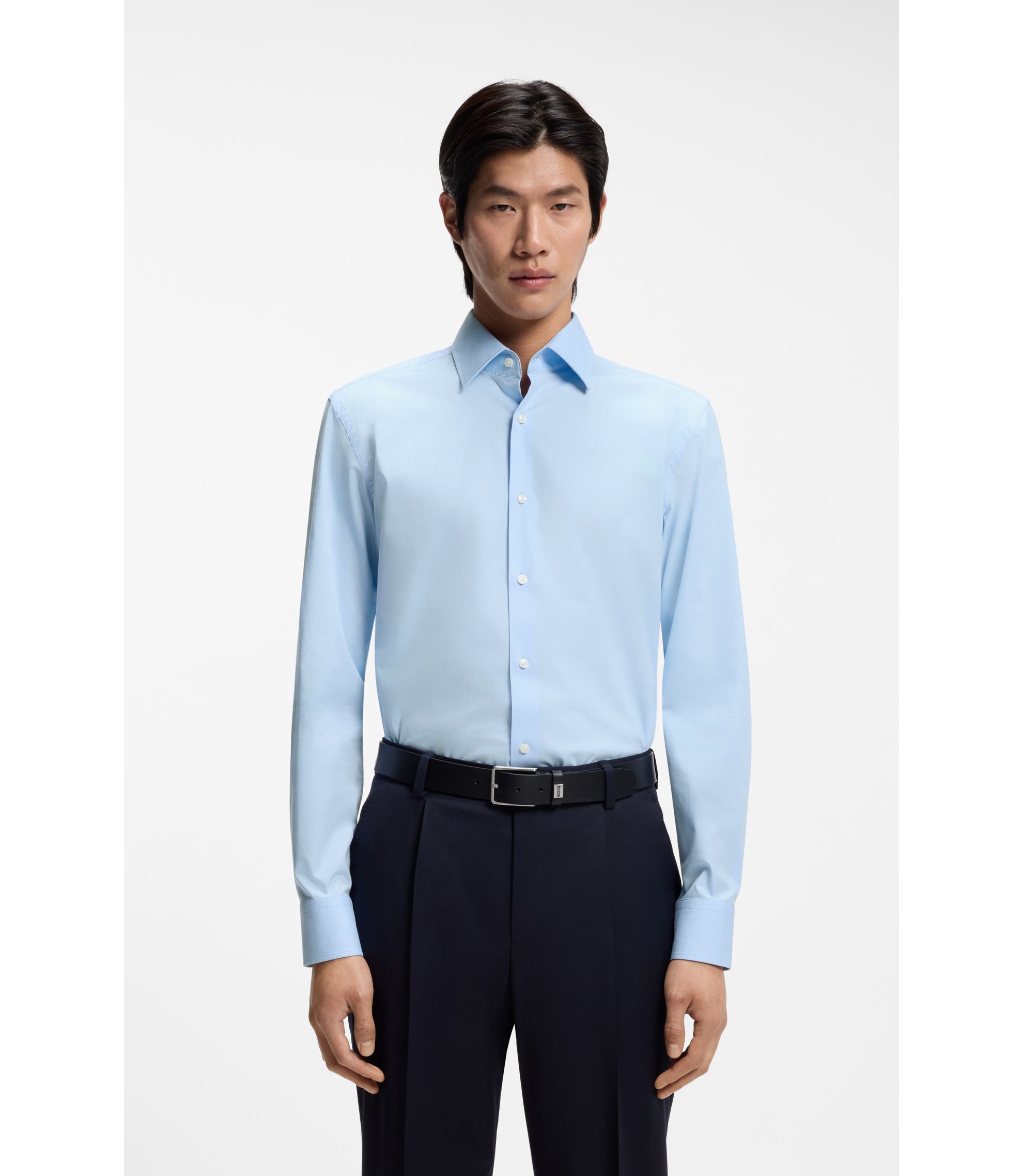 Slim-Fit Hemd aus elastischer Baumwoll-Popeline mit bügelleichtem Finish