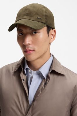 Suede cap with metal logo, Dark Green