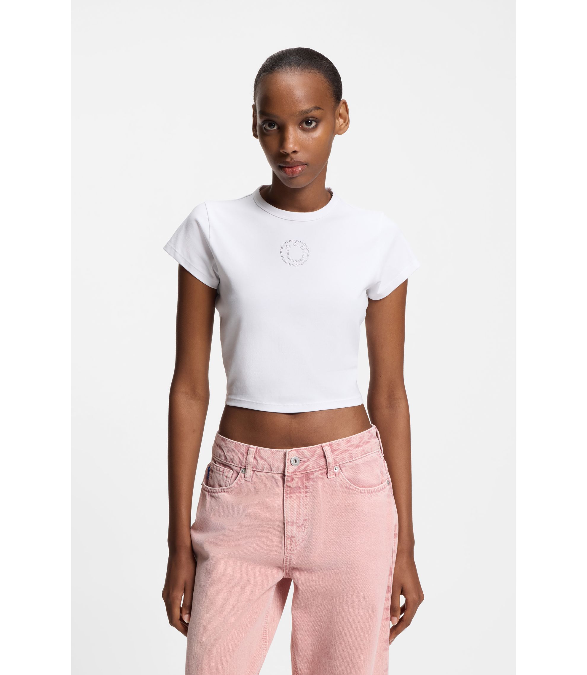 T-Shirt aus Stretch-Baumwolle in Cropped-Länge mit Happy HUGO Logo aus Strass